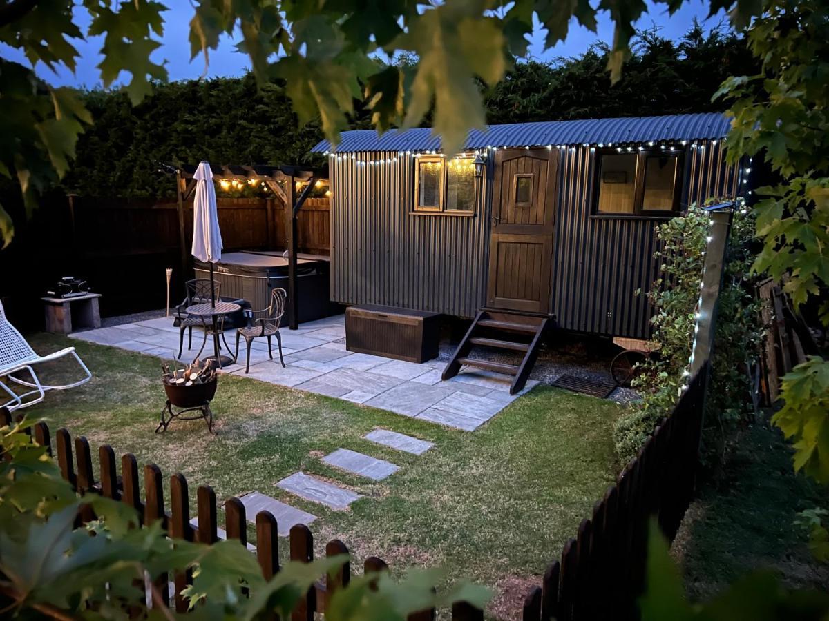 Shepherds Hut With Hot Tub Веллс Екстер'єр фото